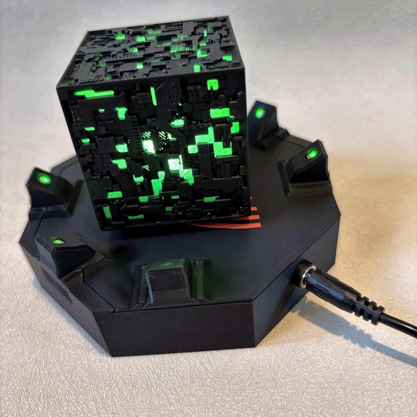 Magnetic Levitating Star Trek Borg Cube Lamp, Illuminated Sci-Fi Desk Display